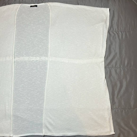 Janice women’s Beach Coverup. One Size. - Picture 5 of 9